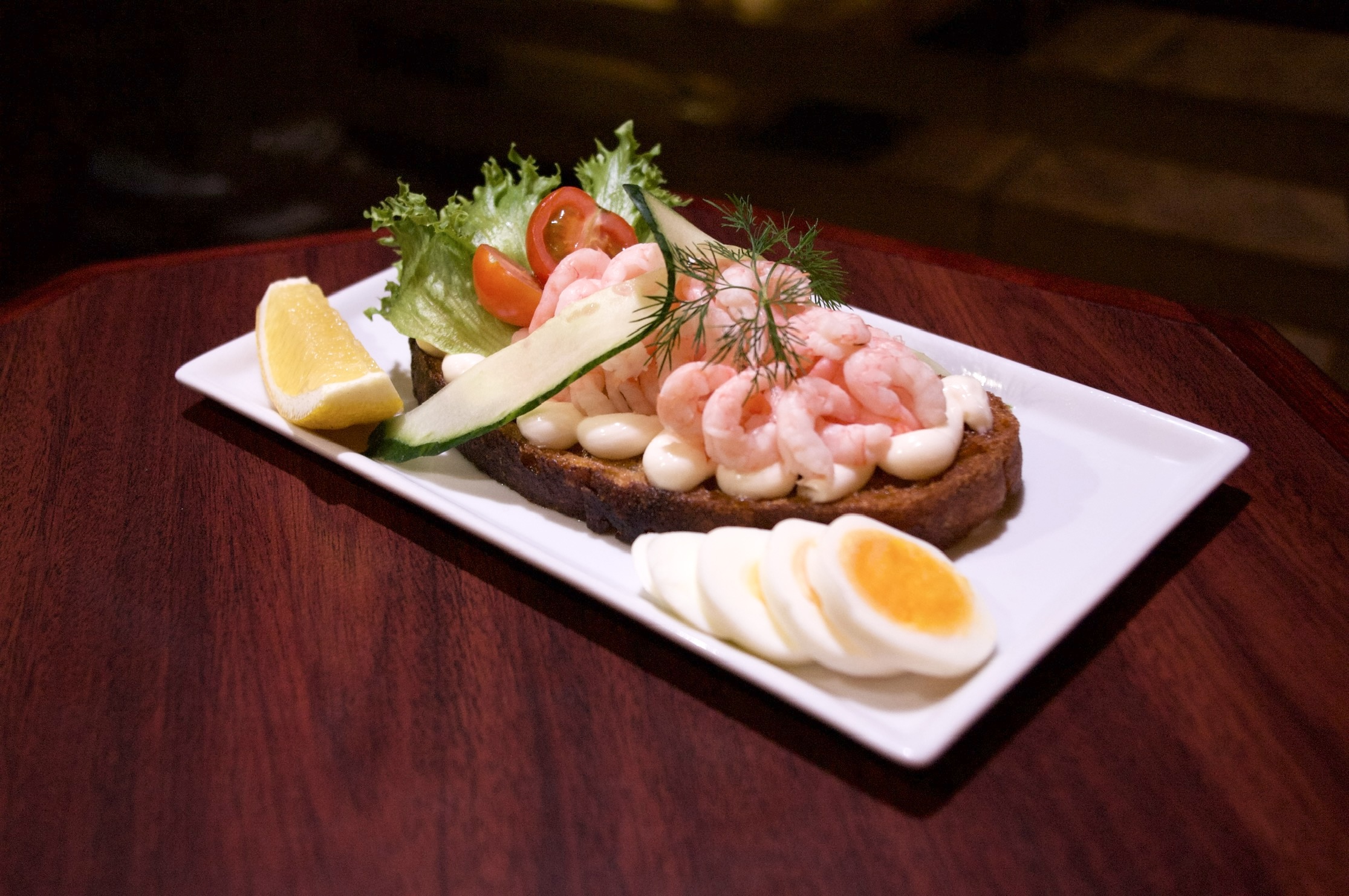 RÄKSMÖRGÅS PÅ LJUST BRÖD